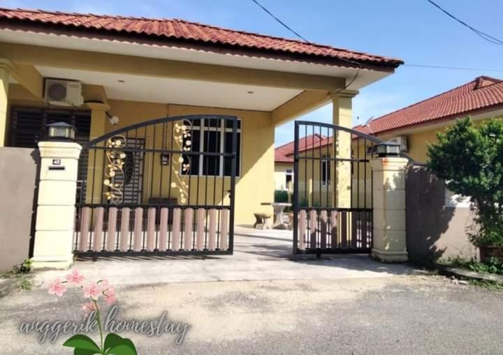 Anggerik Homestay Dungun Kampong Sura Tengah Kültér fotó